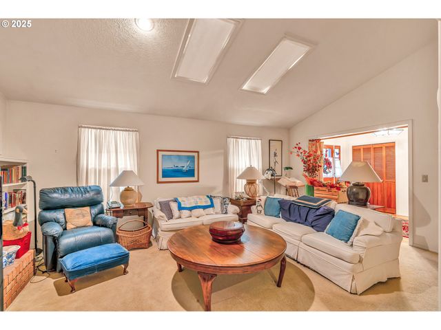 765 CLARA Ct, Lake Oswego, OR 97034