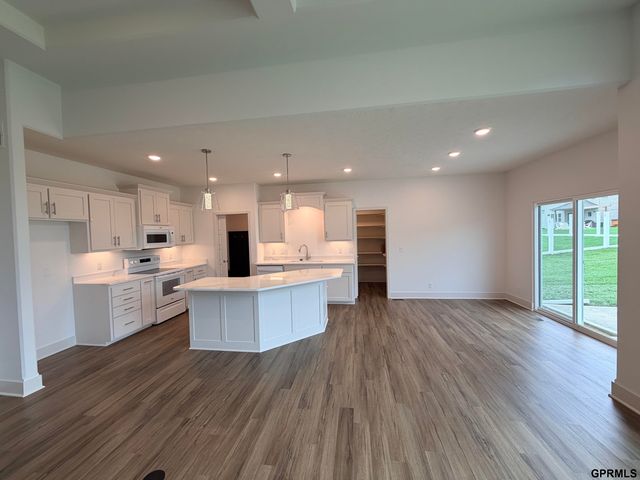 19819 Cinnamon Street, Omaha, NE 68135