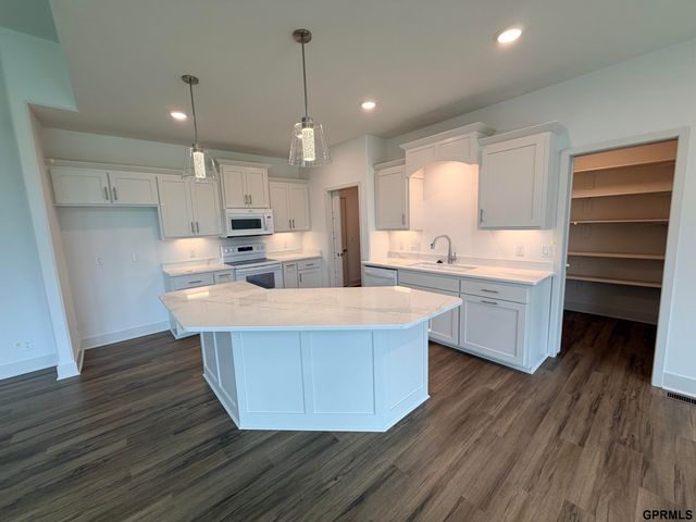19819 Cinnamon Street, Omaha, NE 68135
