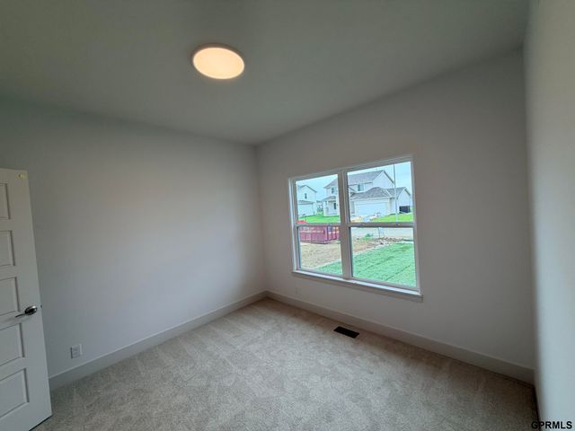 19819 Cinnamon Street, Omaha, NE 68135