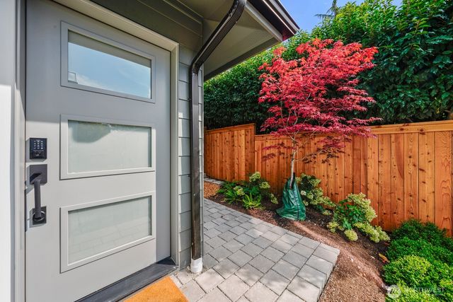 6030 41st Avenue NE, Seattle, WA 98115