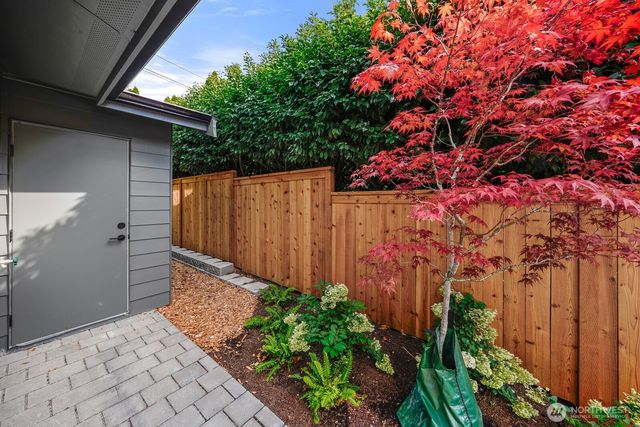 6030 41st Avenue NE, Seattle, WA 98115