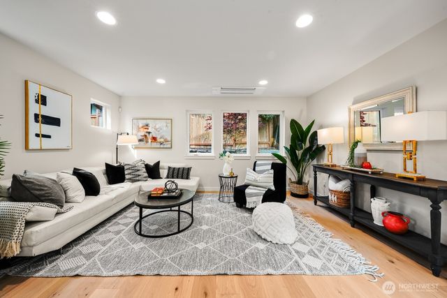 6030 41st Avenue NE, Seattle, WA 98115