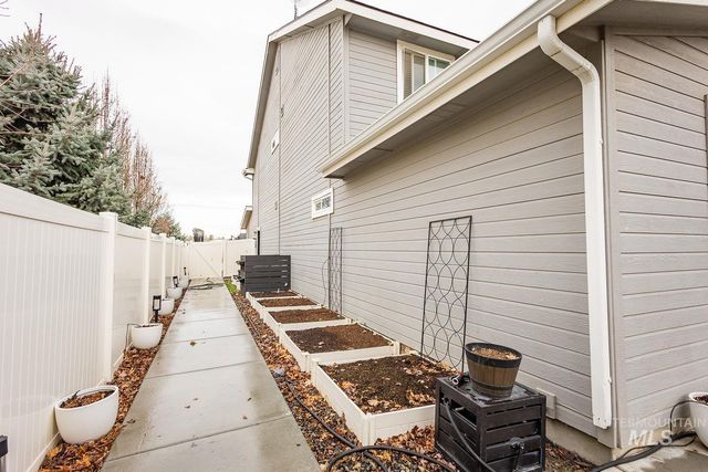 2260 Pilgrim Way, Middleton, ID 83644