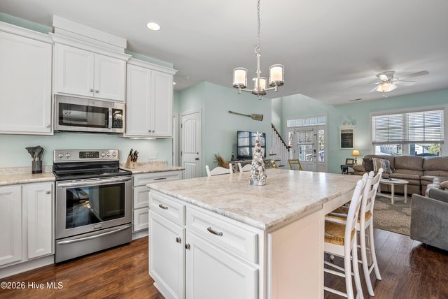 1679 Hemingway Drive SW, Ocean Isle Beach, NC 28469