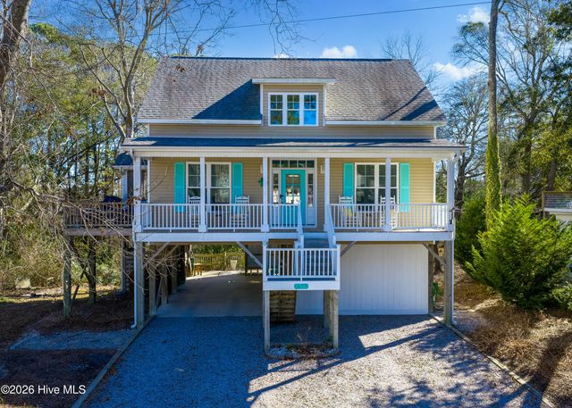 1679 Hemingway Drive SW, Ocean Isle Beach, NC 28469