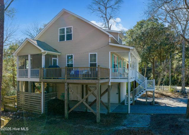 1679 Hemingway Drive SW, Ocean Isle Beach, NC 28469