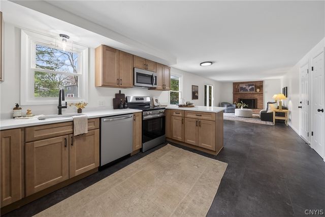 212 Riverdale Road, Clay, NY 13090