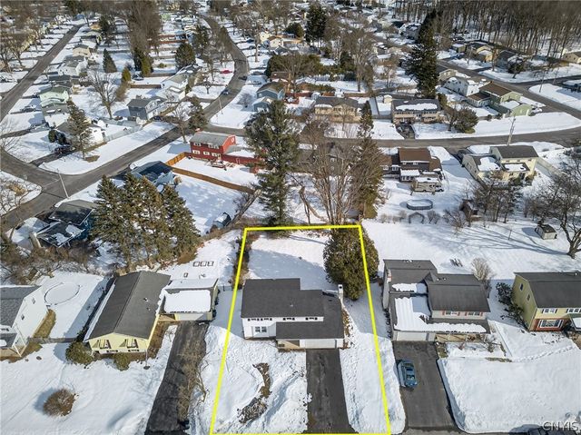 212 Riverdale Road, Clay, NY 13090