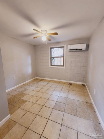 35 Pen Haven Dr, Pensacola, FL 32506
