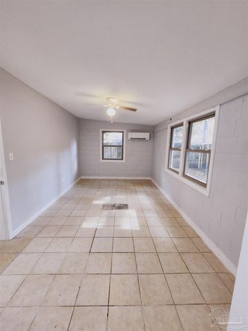 35 Pen Haven Dr, Pensacola, FL 32506