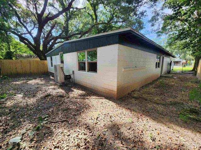 35 Pen Haven Dr, Pensacola, FL 32506