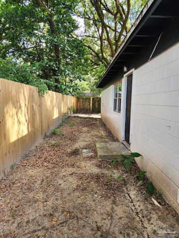 35 Pen Haven Dr, Pensacola, FL 32506