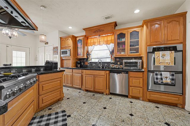 3518 Brookwood Drive, La Porte, TX 77571