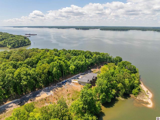 1140 Eagle Rest Dr., Grand Rivers, KY 42045