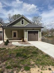 1140 Eagle Rest Dr., Grand Rivers, KY 42045