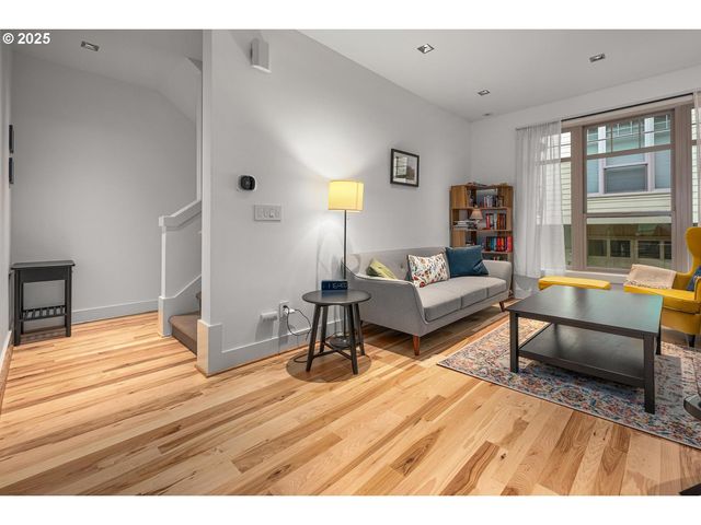 2416 Sw CEDAR St, Portland, OR 97205