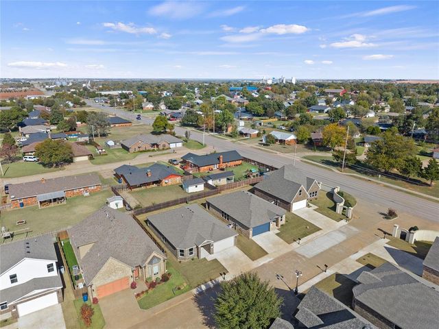 804 Chateau Court, Kingfisher, OK 73750