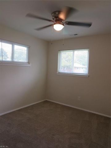 509 Lavender LN, Virginia Beach, VA 23462