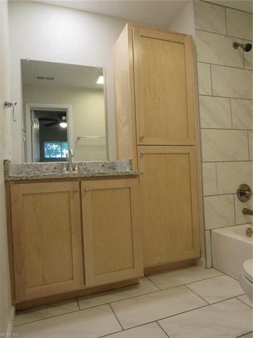 509 Lavender LN, Virginia Beach, VA 23462