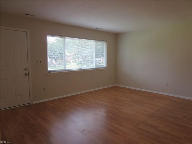 509 Lavender LN, Virginia Beach, VA 23462