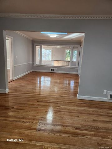 8 Brampton Lane, Great Neck, NY 11023