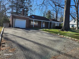 8 Brampton Lane, Great Neck, NY 11023