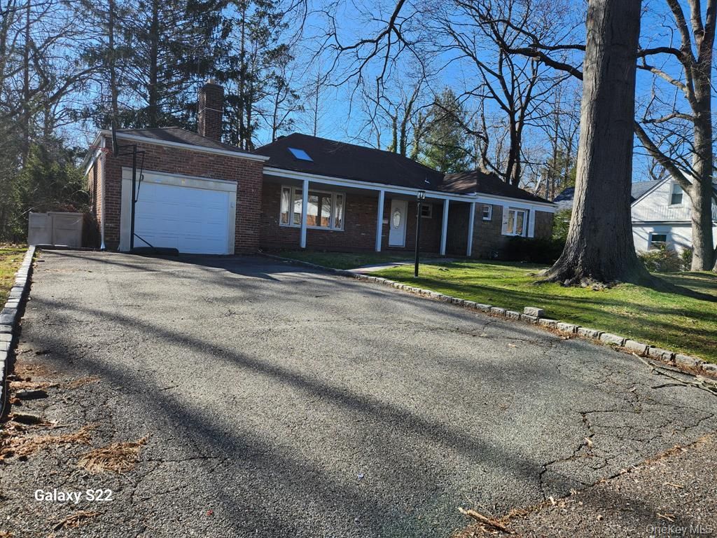 8 Brampton Lane, Great Neck, NY 11023