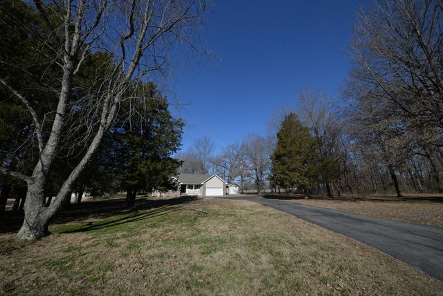 14687 N Lost Lake Lane, Mt Vernon, IL 62864