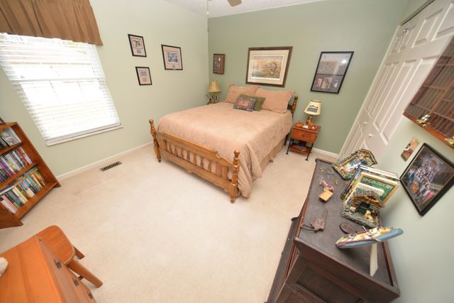 14687 N Lost Lake Lane, Mt Vernon, IL 62864