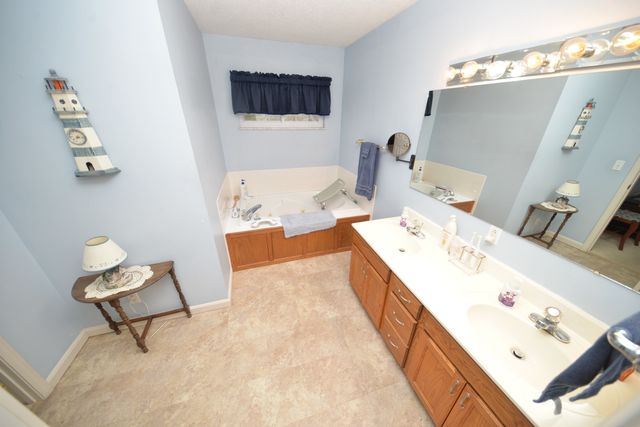 14687 N Lost Lake Lane, Mt Vernon, IL 62864