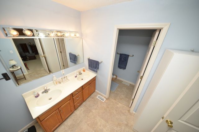 14687 N Lost Lake Lane, Mt Vernon, IL 62864