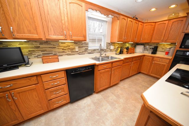 14687 N Lost Lake Lane, Mt Vernon, IL 62864