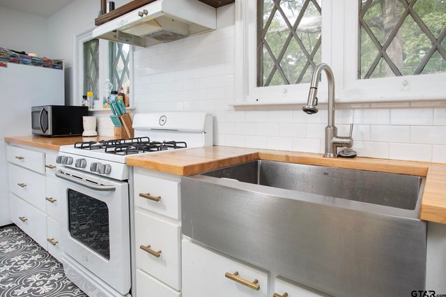 2414 S Martin St, Kilgore, TX 75662