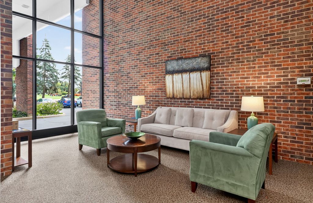 6585 Main Street 202, Downers Grove, IL 60516 — photo 2