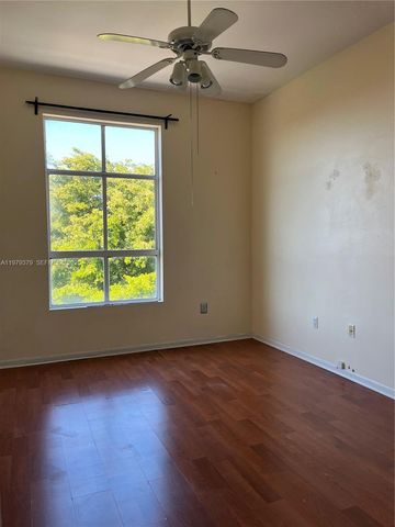 7420 W 20th Ave 449, Hialeah, FL 33016