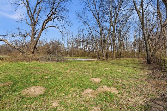 13301 7th Street, Grandview, MO 64030