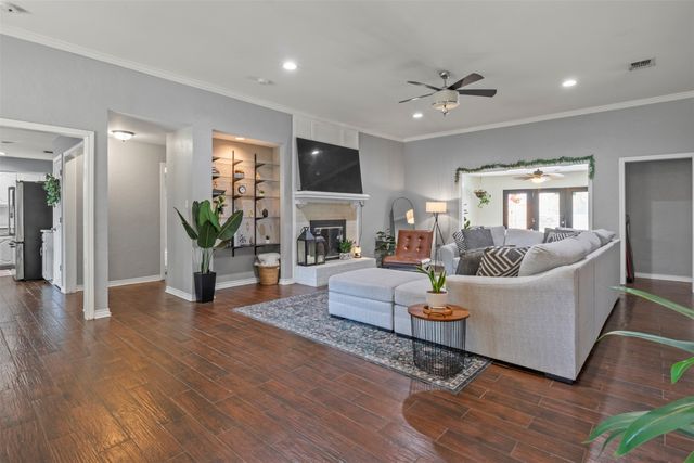 2014 Royal Crest Drive, Garland, TX 75043