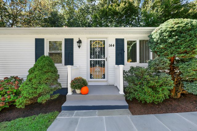144 Mueller Drive, Hamden, CT 06514