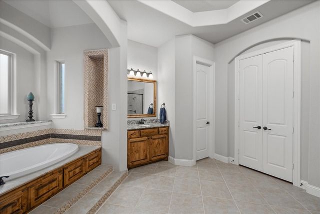 12741 Bella Roma Drive, Fort Worth, TX 76126