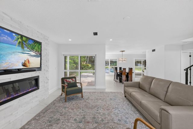 6188 Celadon Circle, Palm Beach Gardens, FL 33418