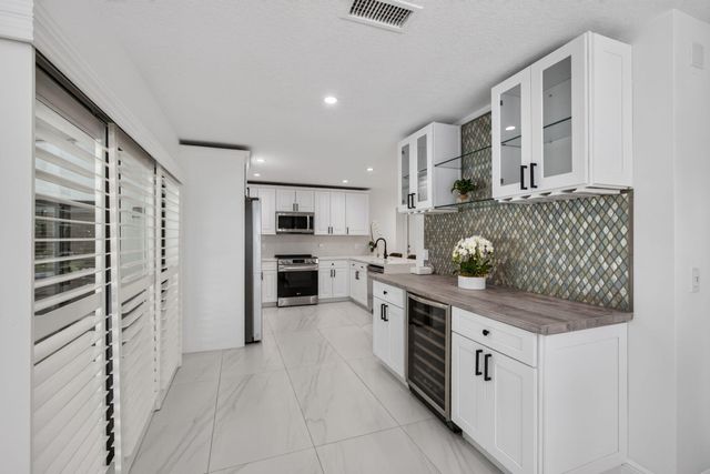 6188 Celadon Circle, Palm Beach Gardens, FL 33418