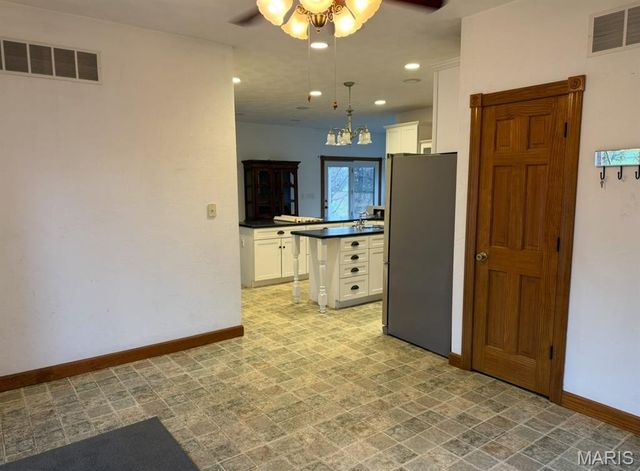 2304 N 1st Street, Fayetteville, IL 62258