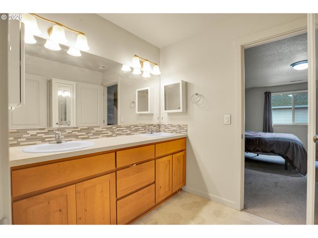 5905 Ne 56TH Cir, Vancouver, WA 98661