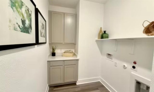 131 Sincere DR, Kyle, TX 78640