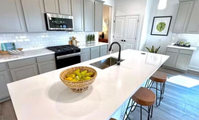 131 Sincere DR, Kyle, TX 78640