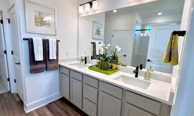 131 Sincere DR, Kyle, TX 78640