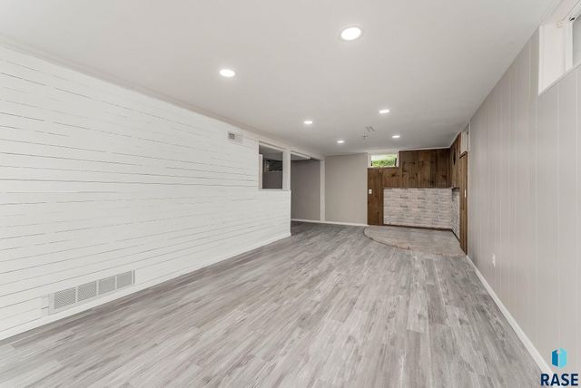 3504 S Glendale Ave Avenue, Sioux Falls, SD 57106