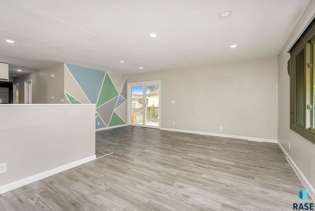 3504 S Glendale Ave Avenue, Sioux Falls, SD 57106