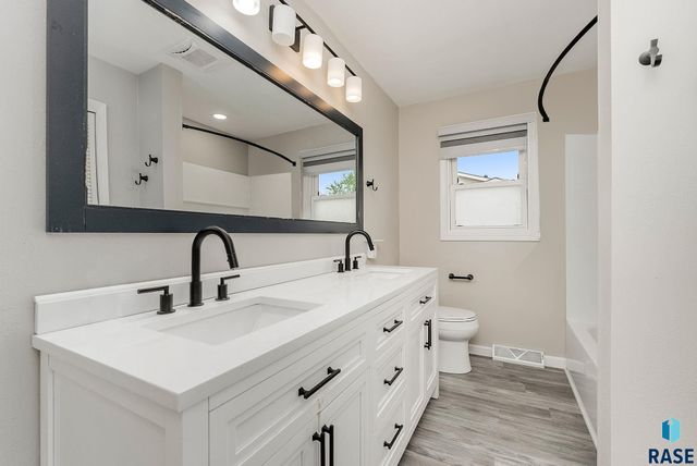 3504 S Glendale Ave Avenue, Sioux Falls, SD 57106